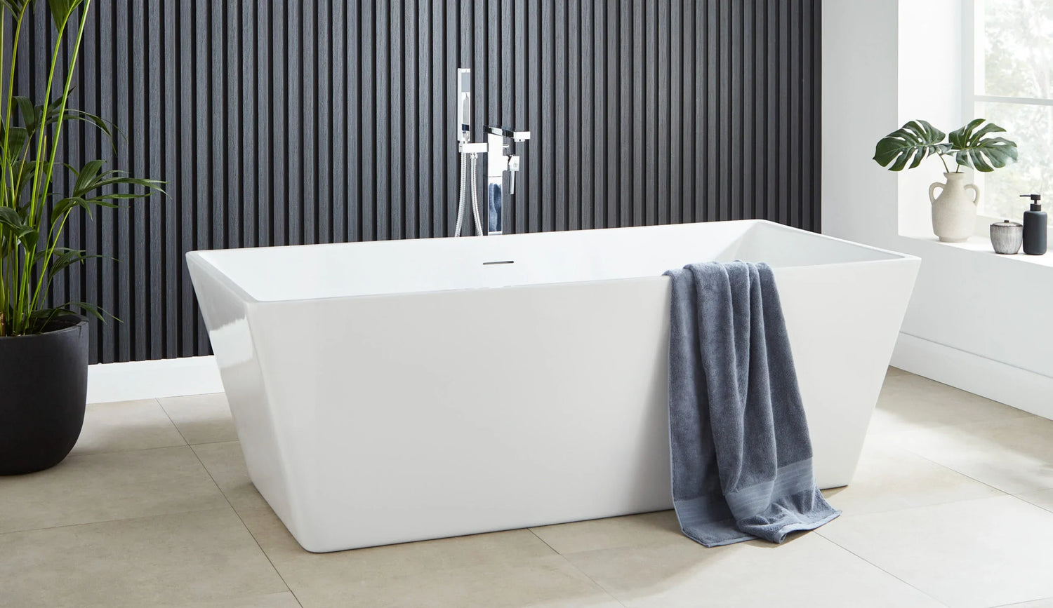Bathtubs & Showers